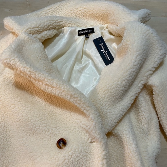 SHEIN white/cream teddy coat. Labeled as XS but has an oversized fit. - Picture 4 of 5